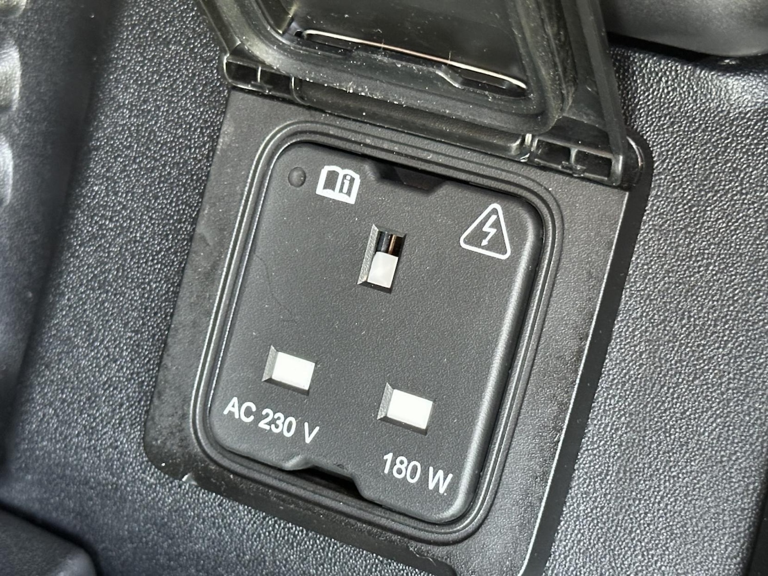 Used Land Rover Defender 2023 for sale - 77048028: Photo 53