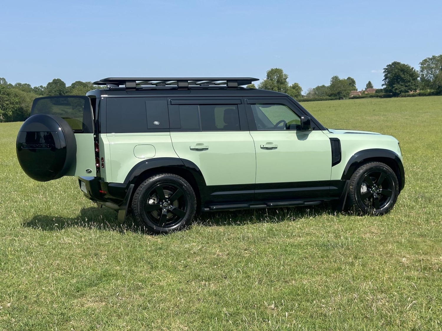 Used Land Rover Defender 2023 for sale - 77048028: Photo 65