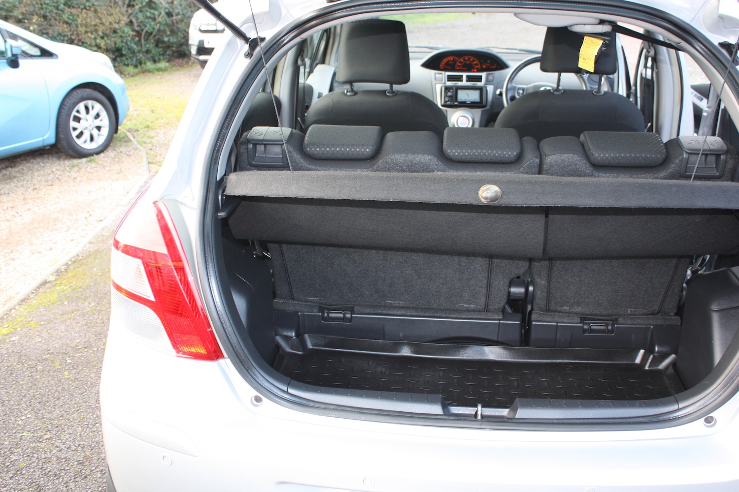 Used Toyota Yaris 2011 for sale - 76711939: Photo 11