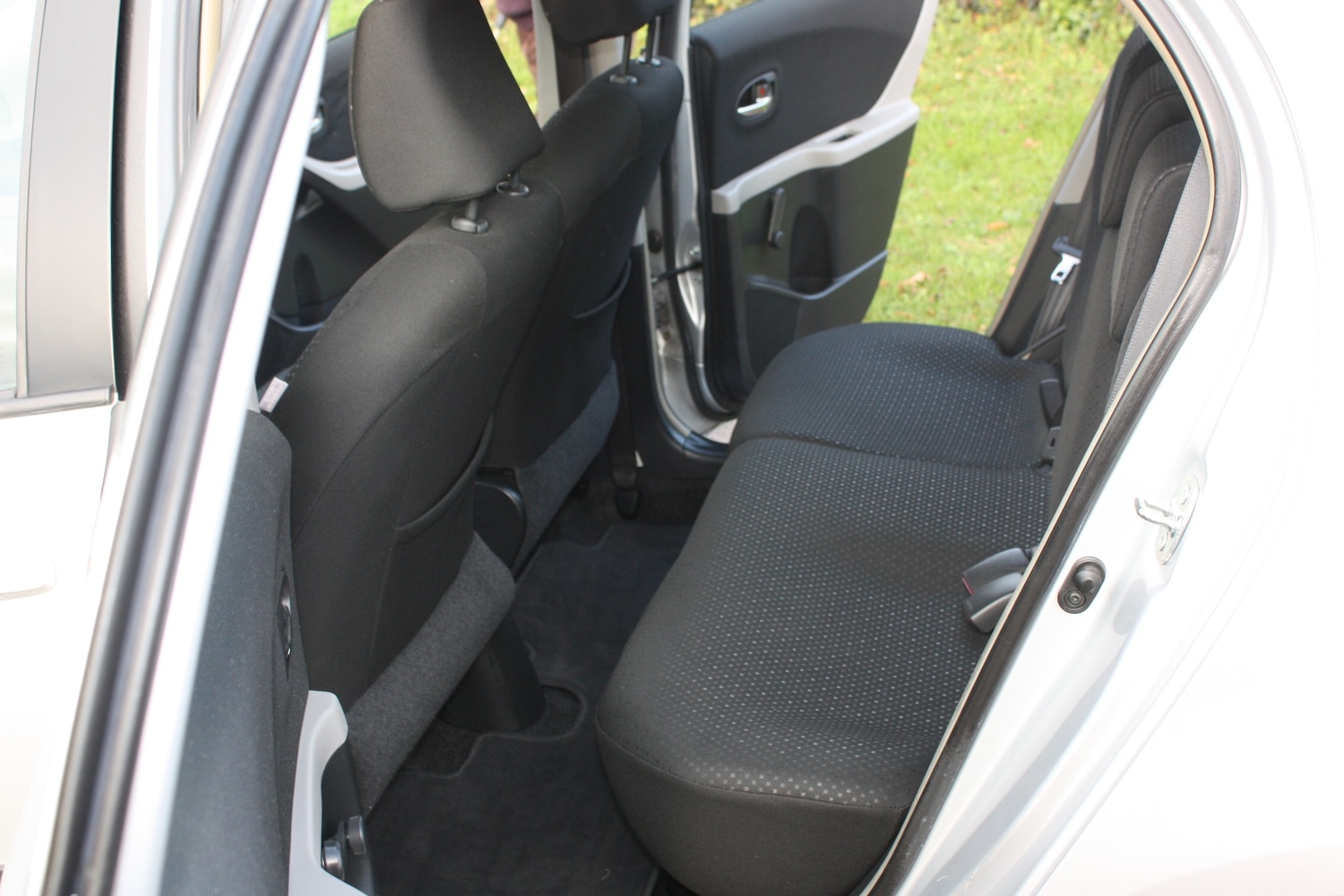 Used Toyota Yaris 2011 for sale - 76711939: Photo 12