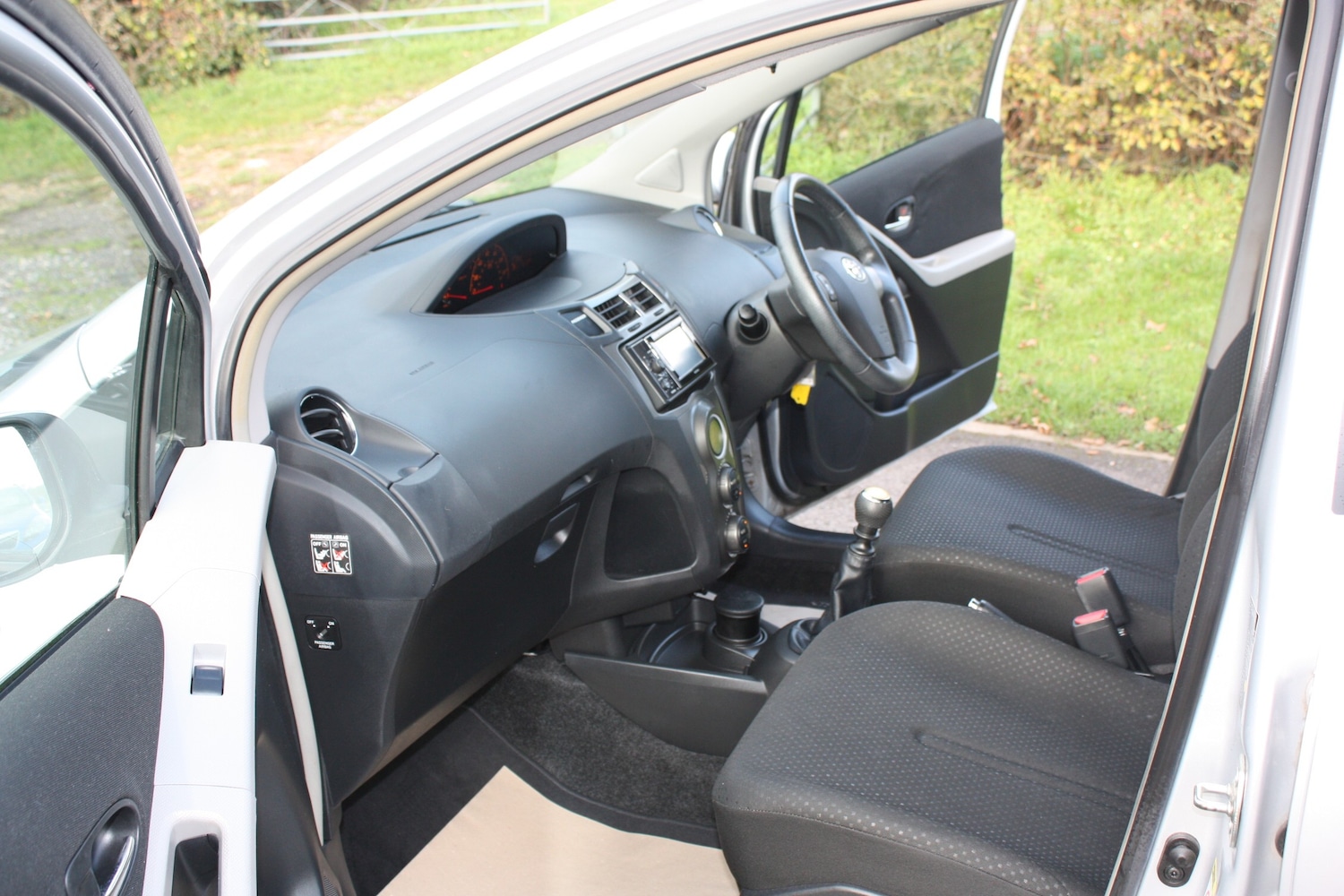 Used Toyota Yaris 2011 for sale - 76711939: Photo 13