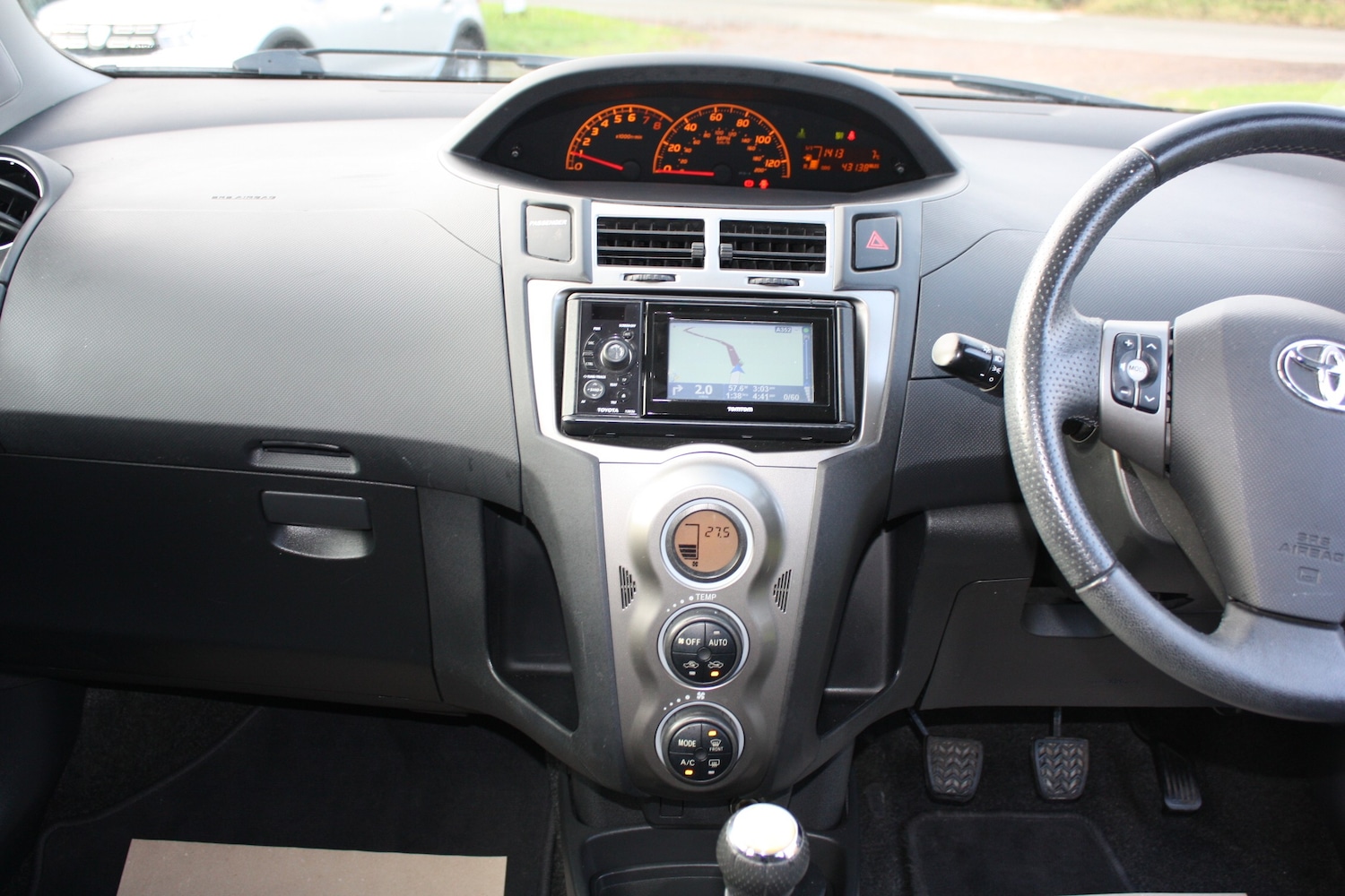 Used Toyota Yaris 2011 for sale - 76711939: Photo 14