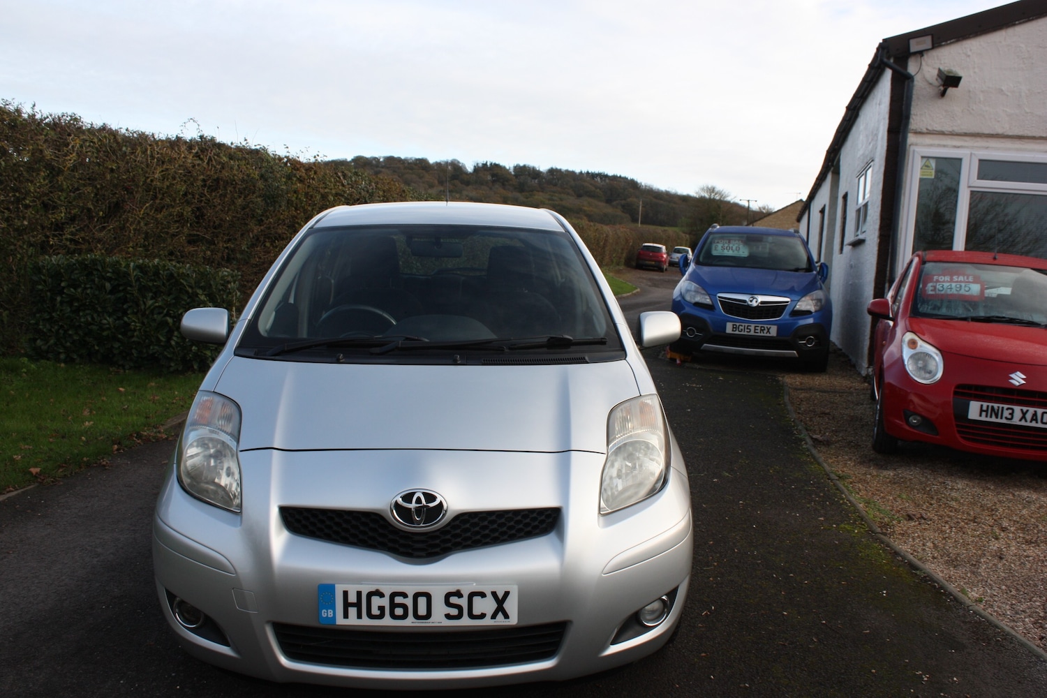 Used Toyota Yaris 2011 for sale - 76711939: Photo 2