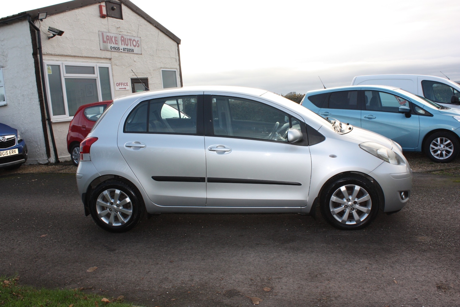 Used Toyota Yaris 2011 for sale - 76711939: Photo 4