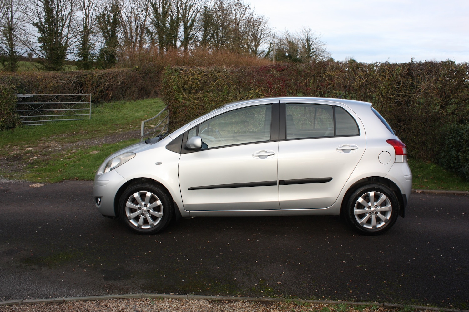 Used Toyota Yaris 2011 for sale - 76711939: Photo 8