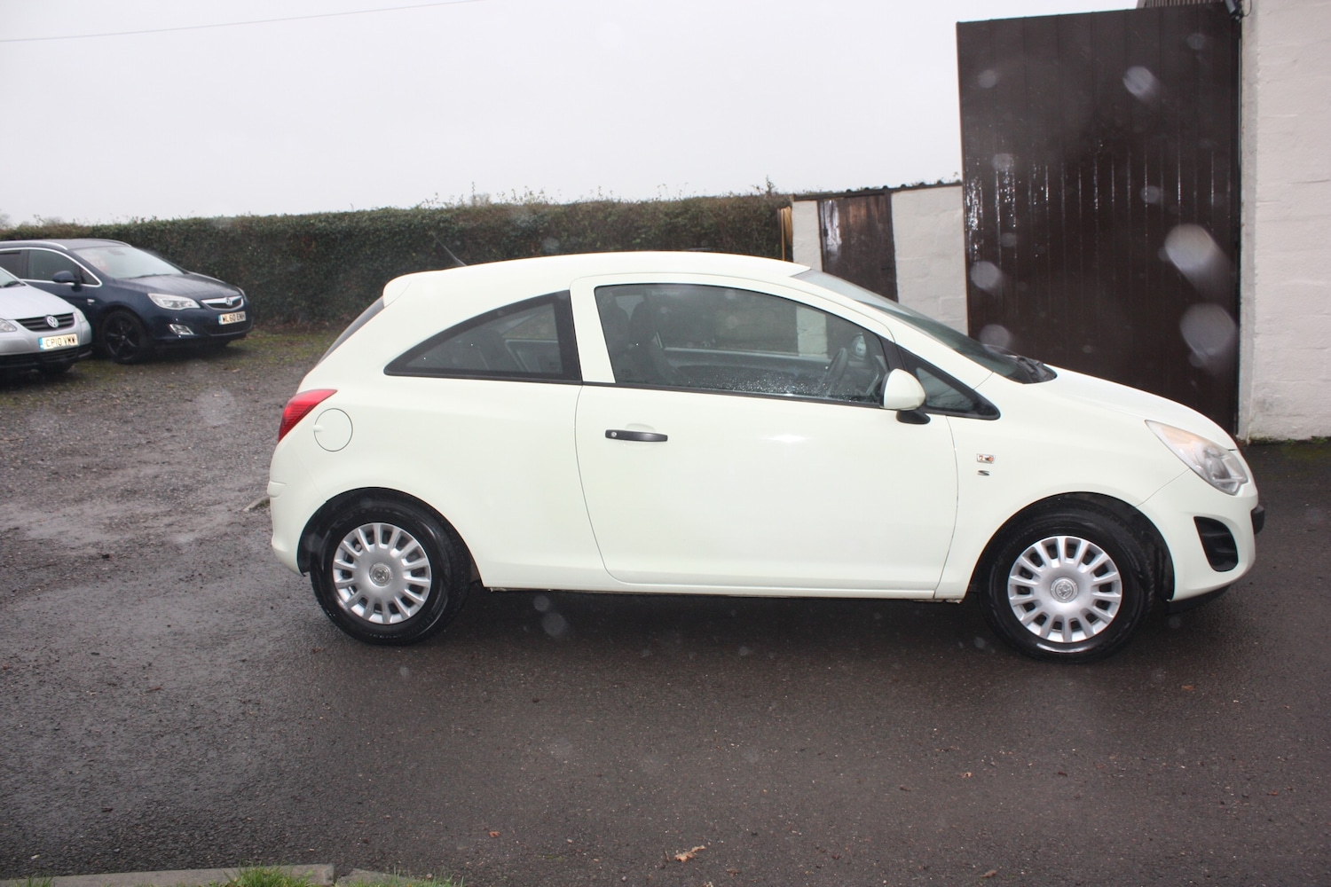 Used Vauxhall Corsa 2011 for sale - 76724110: Photo 4