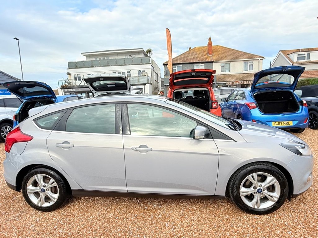 Used Ford Focus 2012 for sale - 76470574: Photo 2