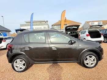 Used Dacia Sandero Stepway 2016 for sale - 77583437: Photo