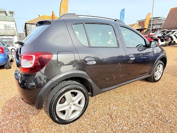 Used Dacia Sandero Stepway 2016 for sale - 77583437: Photo