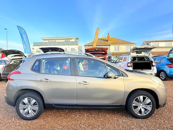 Used Peugeot 2008 2016 for sale - 76986417: Photo