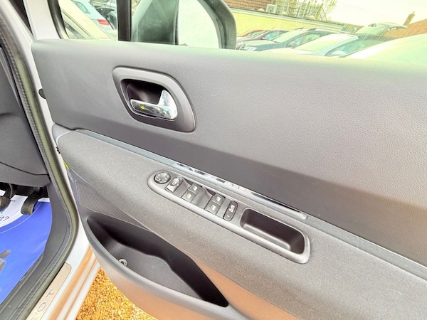 Used Peugeot 5008 2012 for sale - 76147757: Photo 18