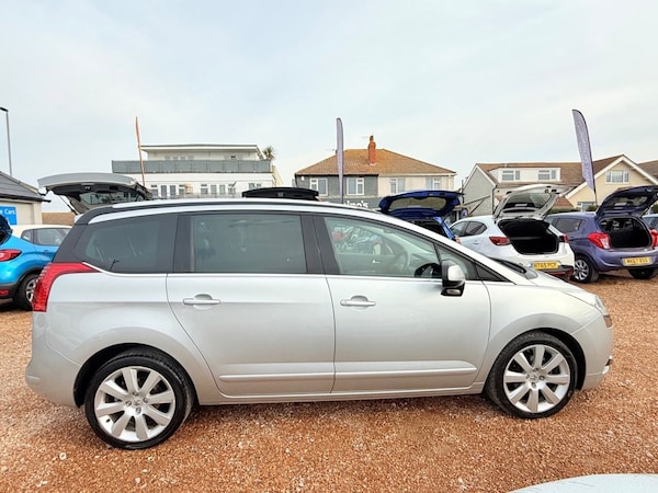 Used Peugeot 5008 2012 for sale - 76147757: Photo 2