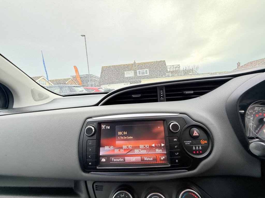 Used Toyota Yaris 2015 for sale - 77507866: Photo 22