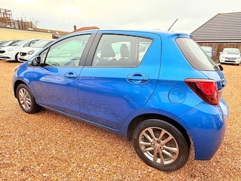 Used Toyota Yaris 2015 for sale - 77507866: Photo