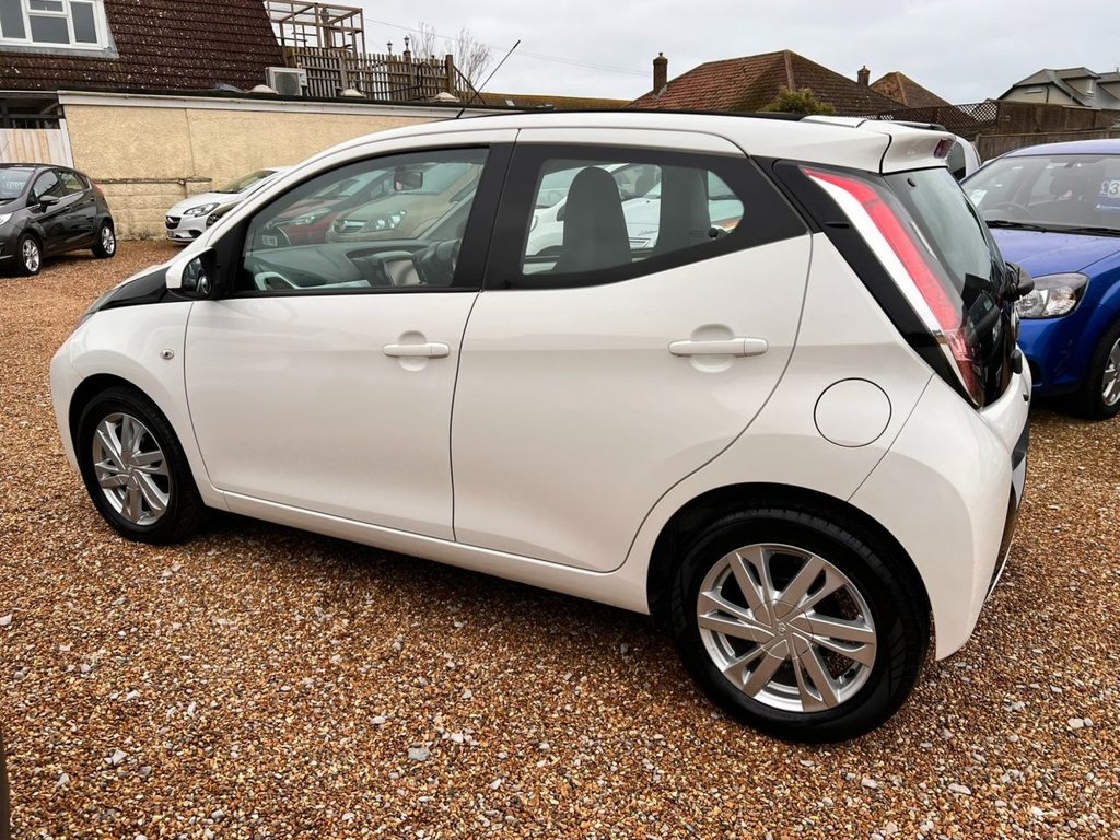Used Toyota AYGO 2015 for sale - 77594621: Photo 10