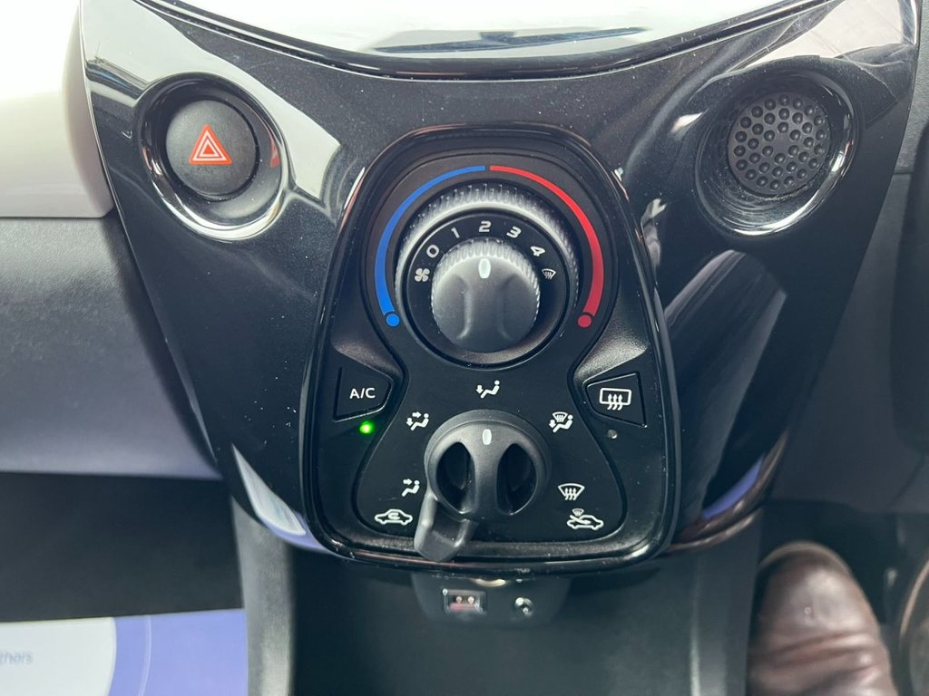 Used Toyota AYGO 2015 for sale - 77594621: Photo 39