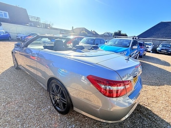 Used Mercedes-Benz E Class 2011 for sale - 77890960: Photo