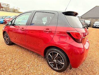 Used Toyota Yaris 2016 for sale - 76509582: Photo