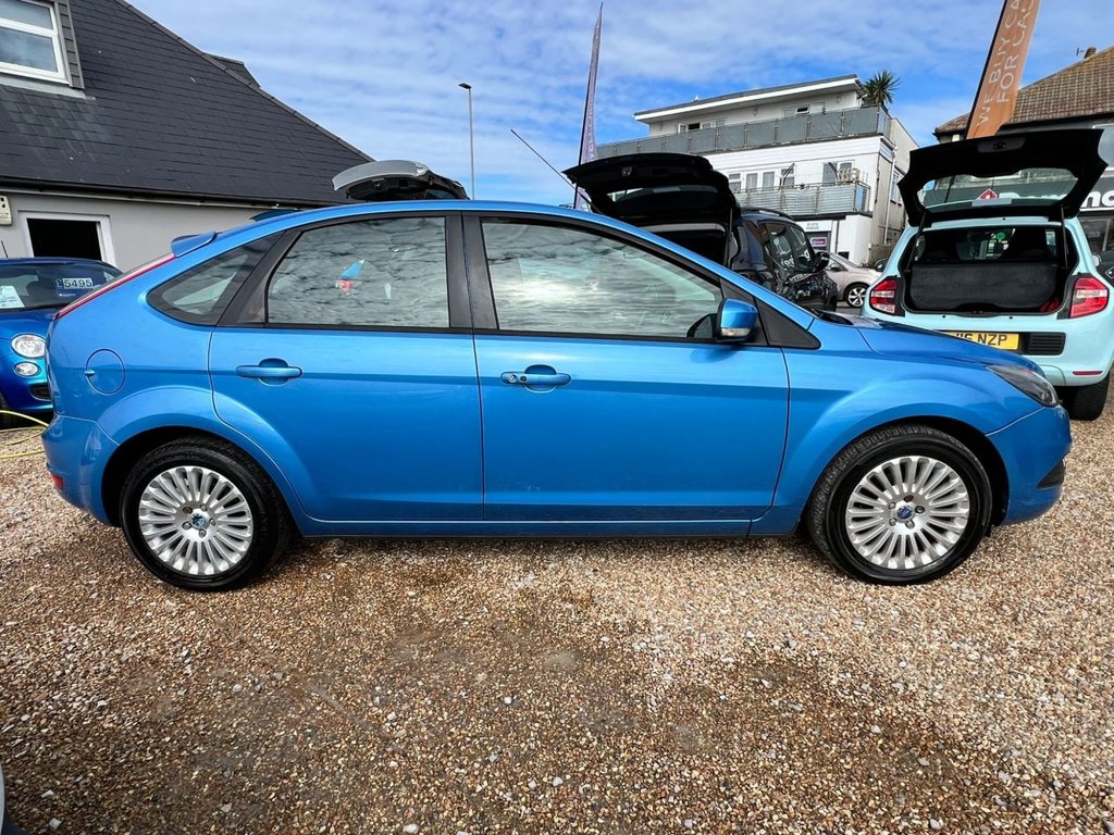 Used Ford Focus 2010 for sale - 76509374: Photo 2