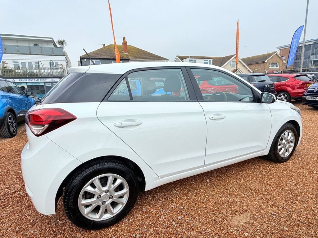 Used Hyundai i20 2017 for sale - 77780843: Photo 3