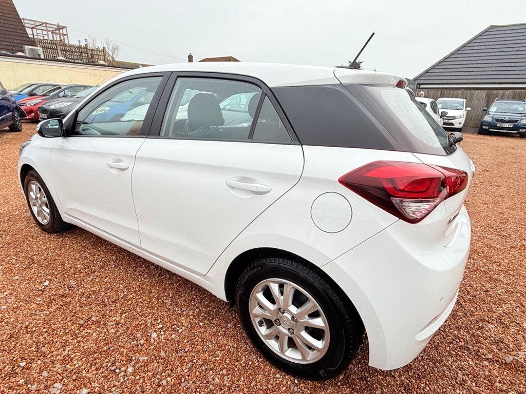 Used Hyundai i20 2017 for sale - 77780843: Photo 8