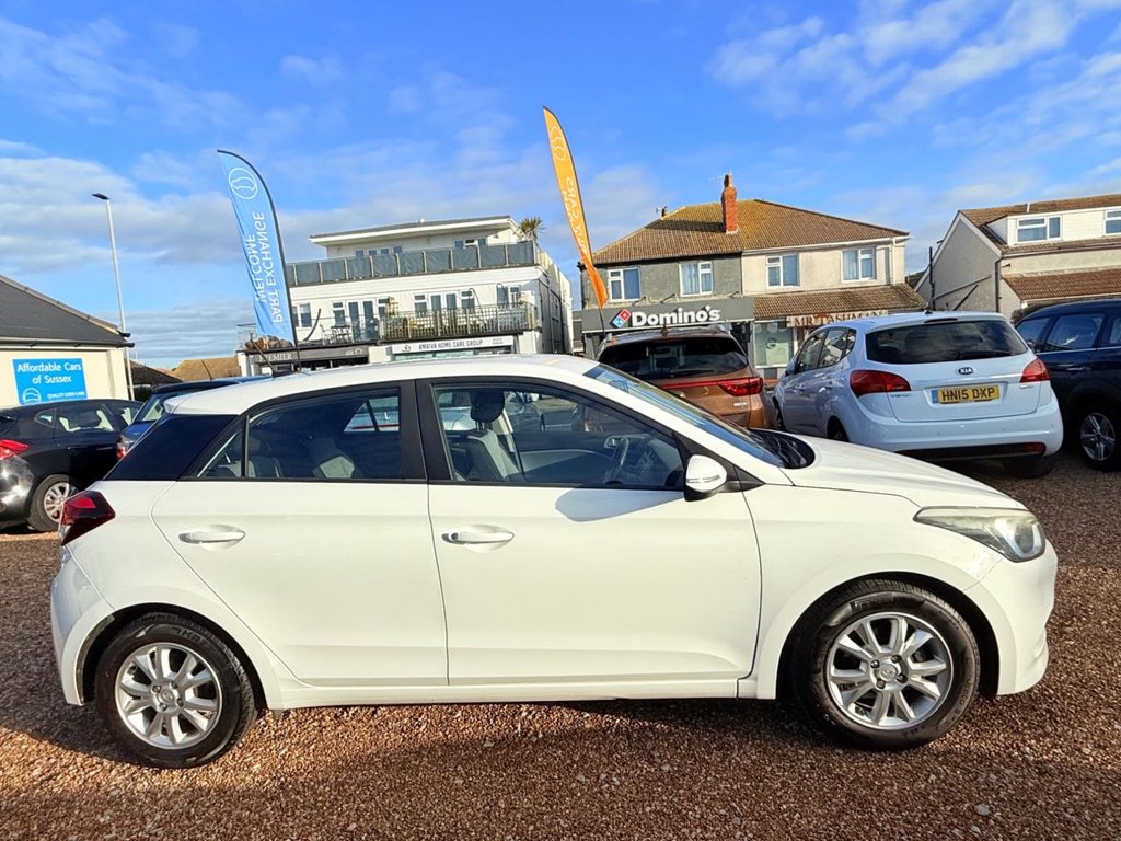 Used Hyundai i20 2017 for sale - 77558069: Photo 2