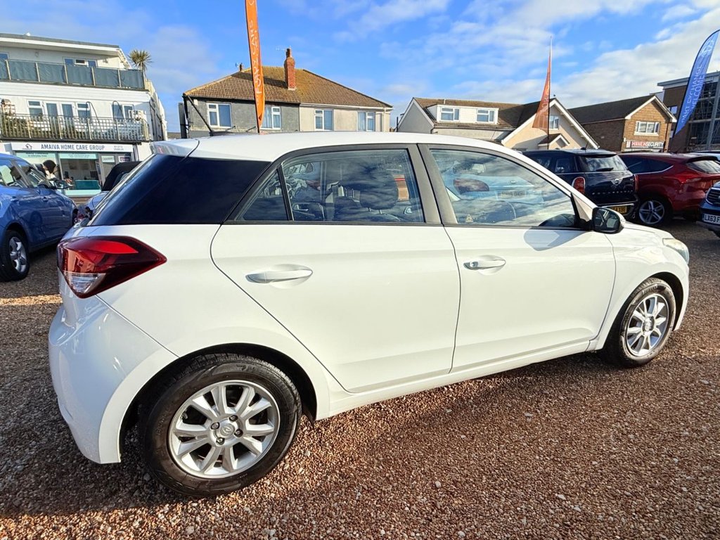 Used Hyundai i20 2017 for sale - 77558069: Photo 6
