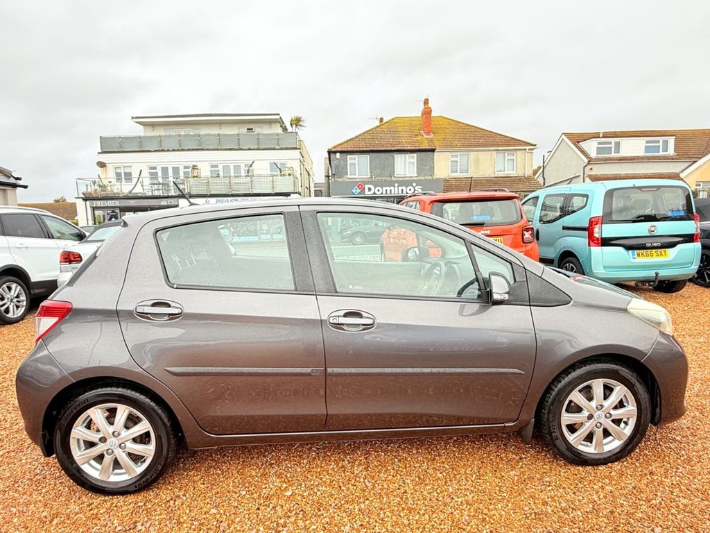Used Toyota Yaris 2012 for sale - 76751071: Photo 2