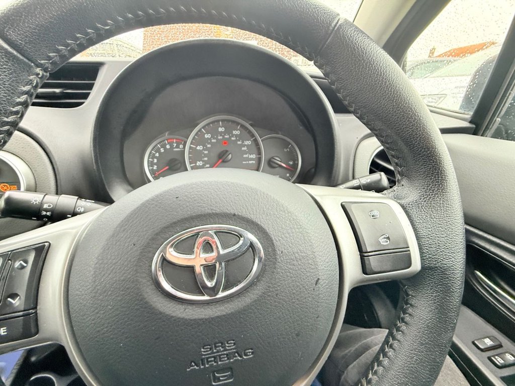 Used Toyota Yaris 2012 for sale - 76751071: Photo 35