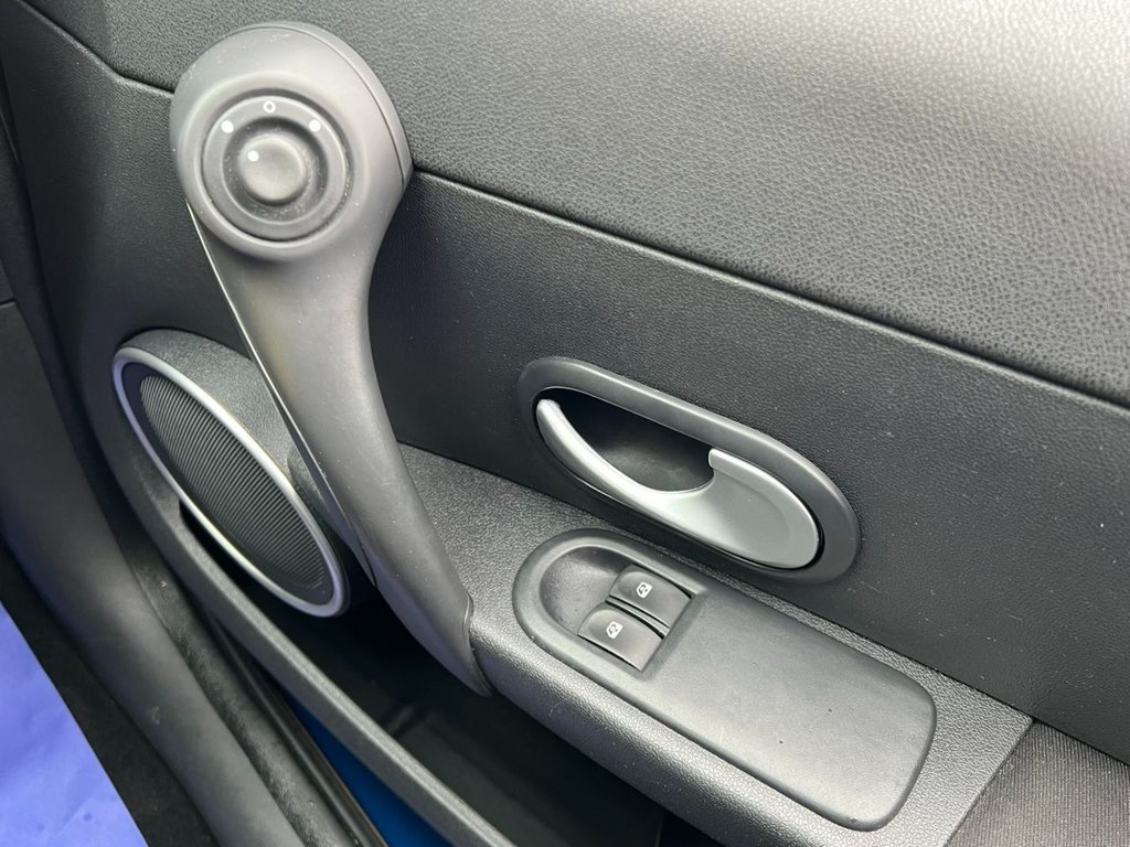 Used Renault Clio 2010 for sale - 77621827: Photo 33