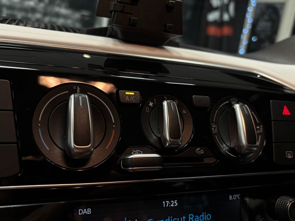 Used Volkswagen up! 2018 for sale - 77037644: Photo 27