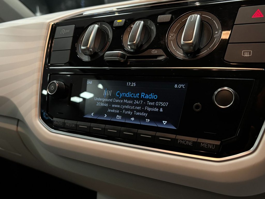 Used Volkswagen up! 2018 for sale - 77037644: Photo 28