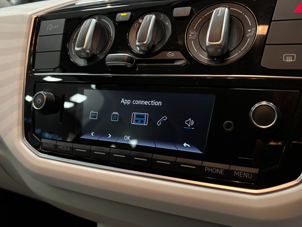 Used Volkswagen up! 2018 for sale - 77037644: Photo 32