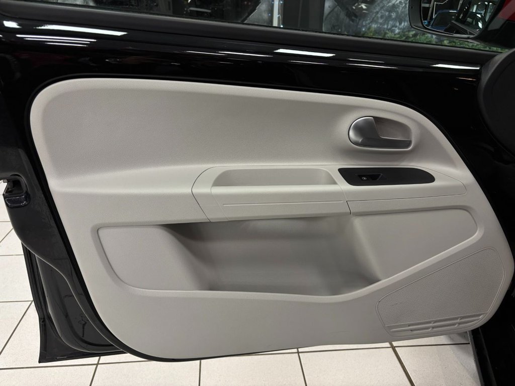 Used Volkswagen up! 2018 for sale - 77037644: Photo 35