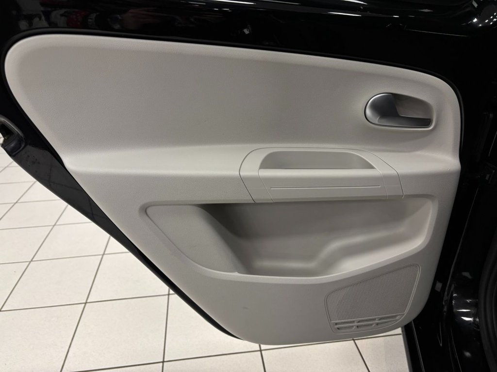 Used Volkswagen up! 2018 for sale - 77037644: Photo 38