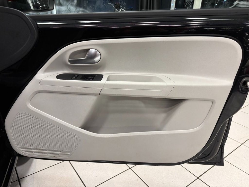 Used Volkswagen up! 2018 for sale - 77037644: Photo 43