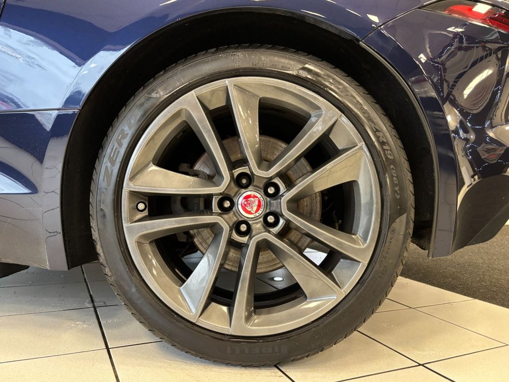 Used Jaguar F-Type 2017 for sale - 76985978: Photo 29