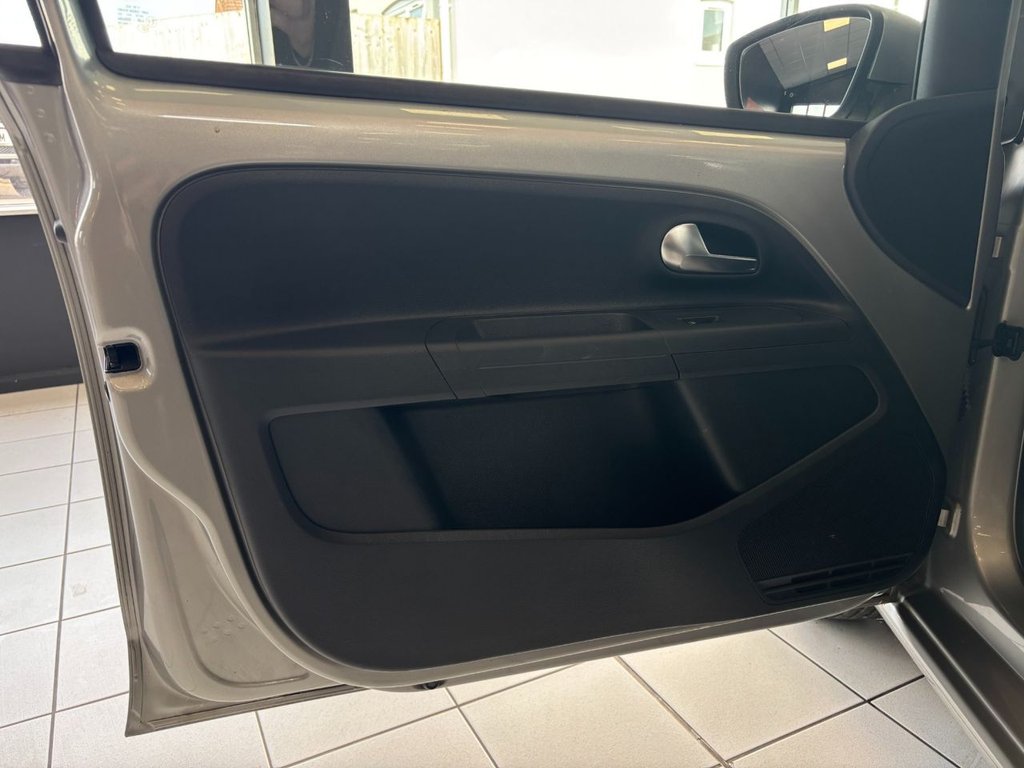 Used Volkswagen up! 2015 for sale - 77764941: Photo 35