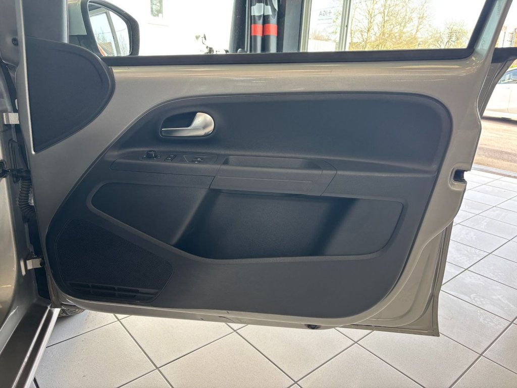 Used Volkswagen up! 2015 for sale - 77764941: Photo 41