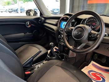 Used MINI Hatch 2019 for sale - 76386689: Photo