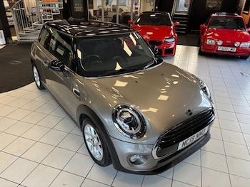 Used MINI Hatch 2019 for sale - 76386689: Photo