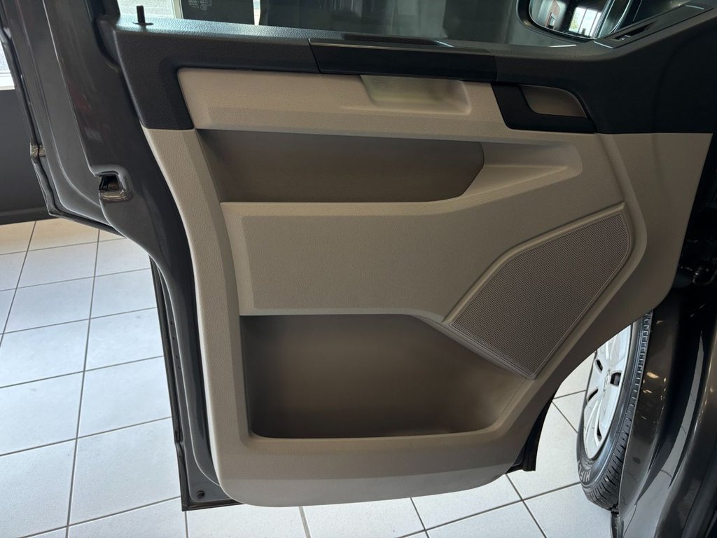 Used Volkswagen Transporter Shuttle 2018 for sale - 76356287: Photo 33