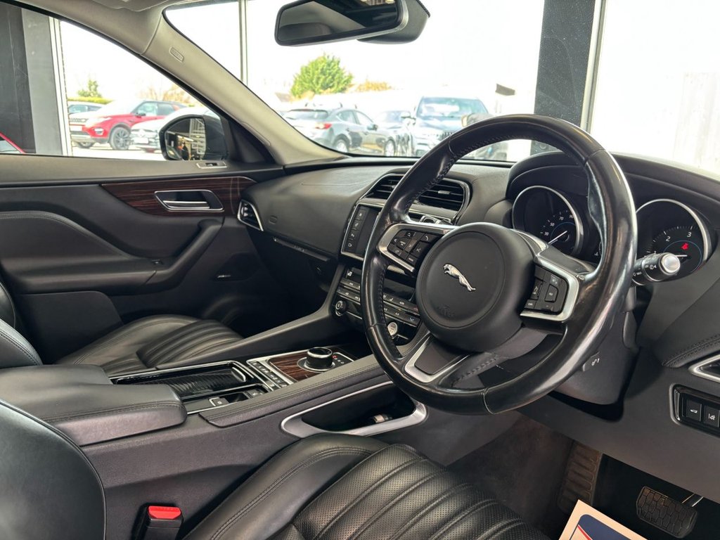 Used Jaguar F-Pace 2018 for sale - 77991170: Photo 3