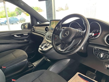 Used Mercedes-Benz V-Class 2015 for sale - 79275967: Photo
