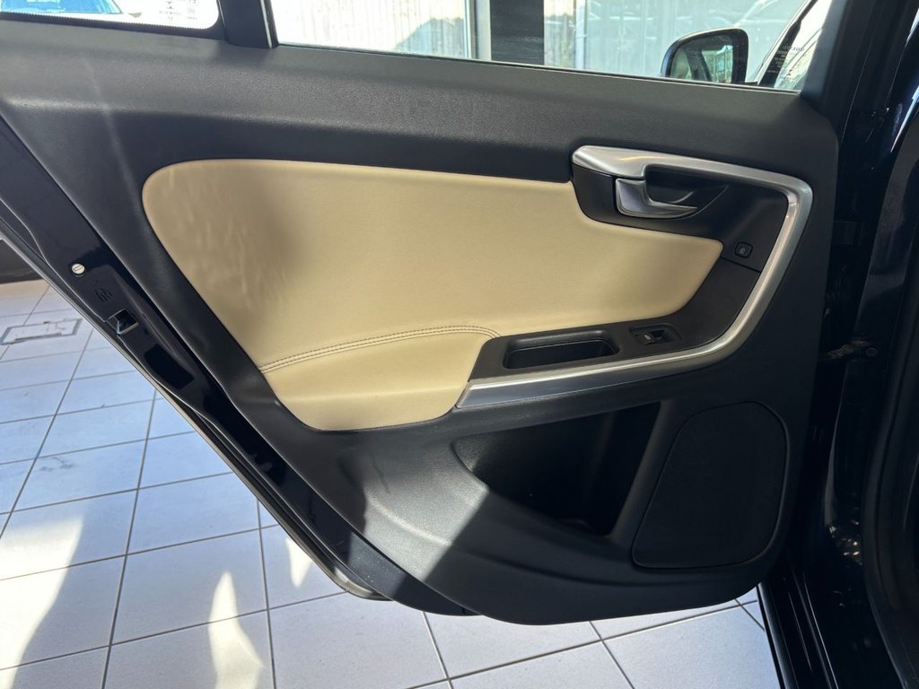 Used Volvo V60 2018 for sale - 77719744: Photo 40