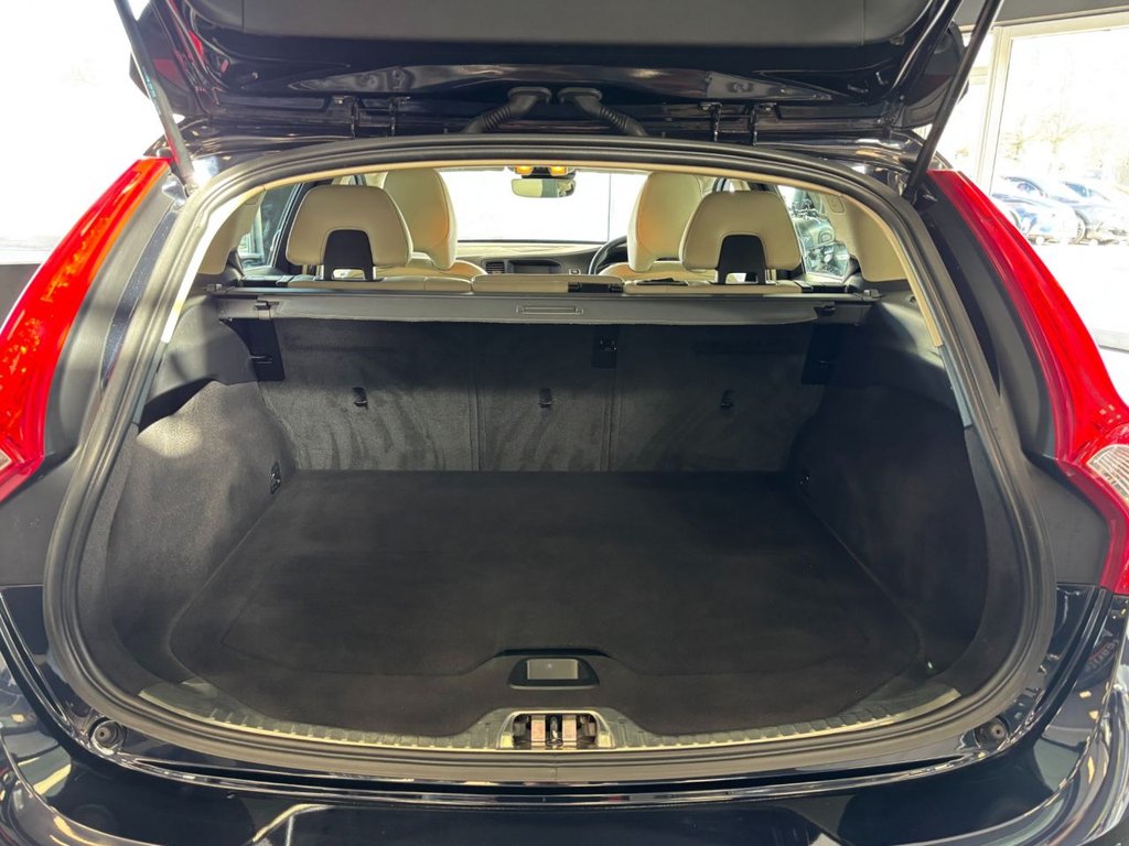 Used Volvo V60 2018 for sale - 77719744: Photo 43