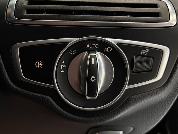 Used Mercedes-Benz C Class 2019 for sale - 76323320: Photo 30