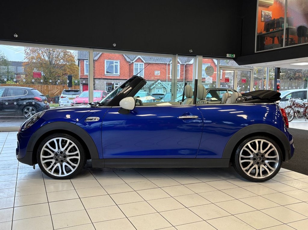 Used MINI Convertible 2018 for sale - 76546802: Photo 11