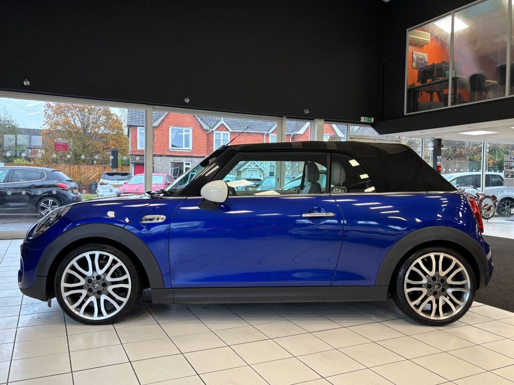 Used MINI Convertible 2018 for sale - 76546802: Photo 12