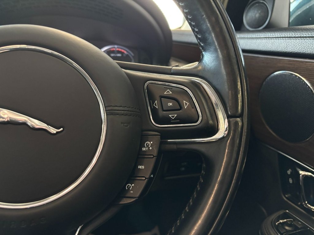 Used Jaguar XJ 2014 for sale - 77936068: Photo 29